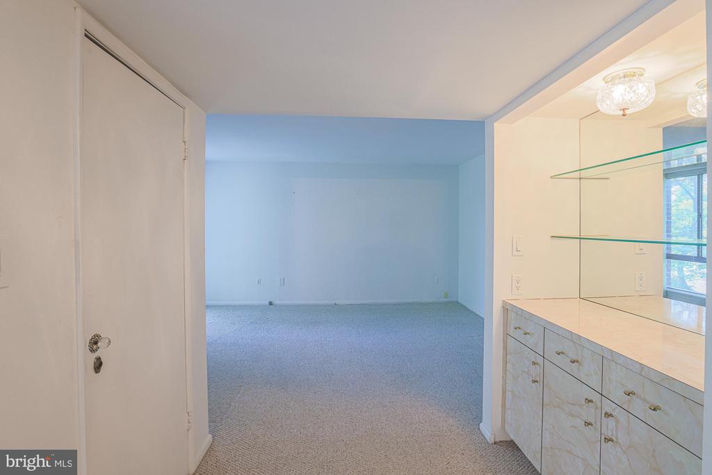 7 SLADE AVENUE 321