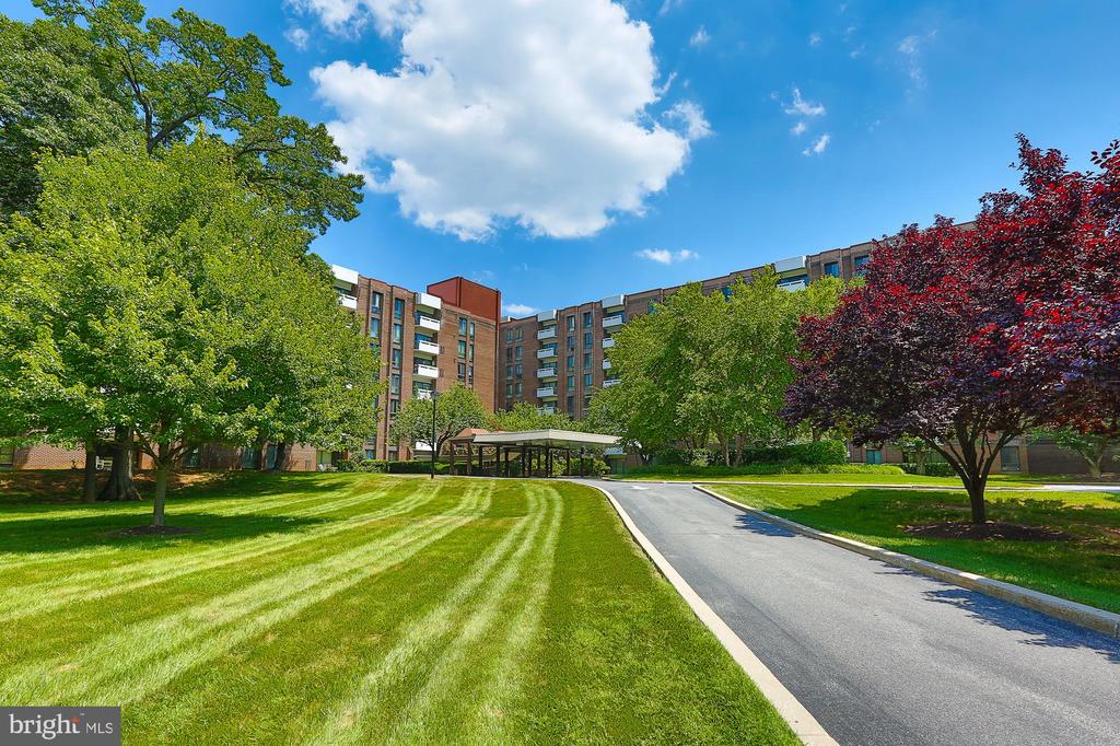 7 SLADE AVENUE 321