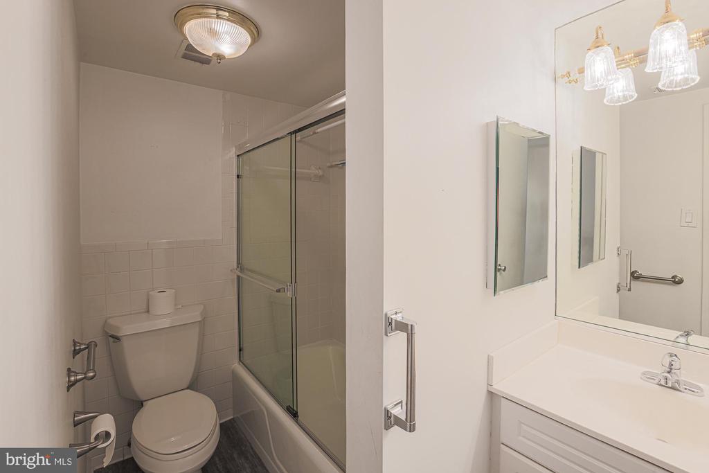7 SLADE AVENUE 321