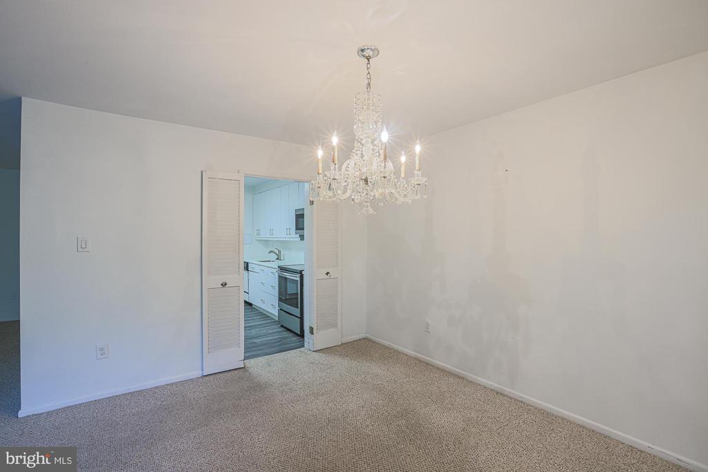 7 SLADE AVENUE 321