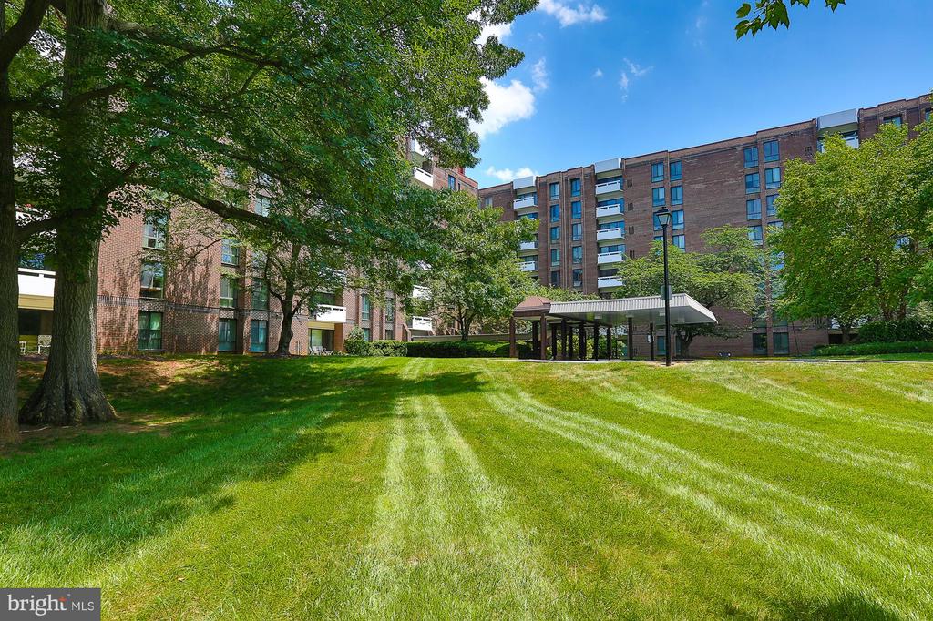 7 SLADE AVENUE 321