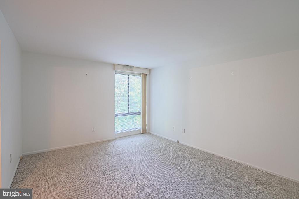 7 SLADE AVENUE 321