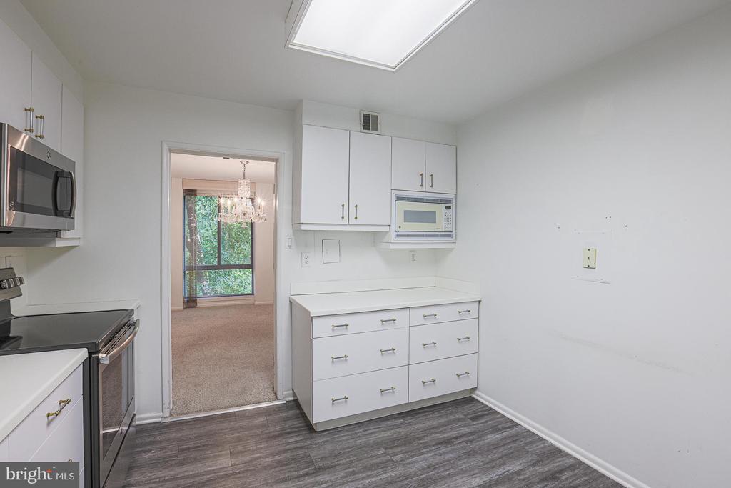 7 SLADE AVENUE 321