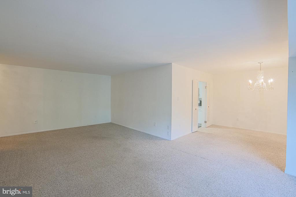 7 SLADE AVENUE 321