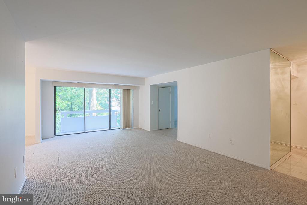 7 SLADE AVENUE 321