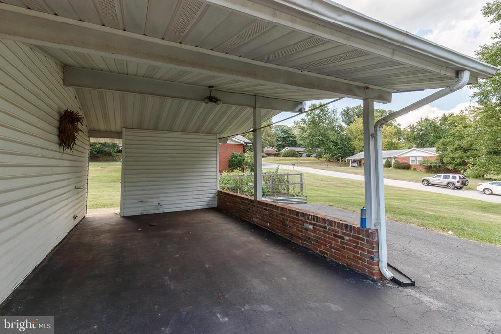 1602 WOODLING WAY