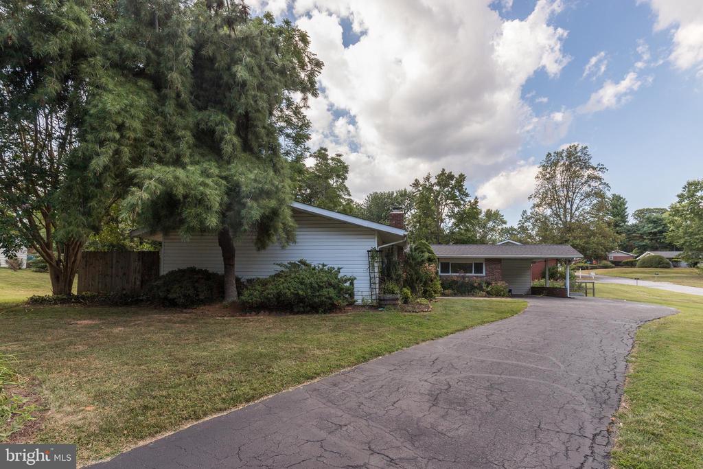 1602 WOODLING WAY