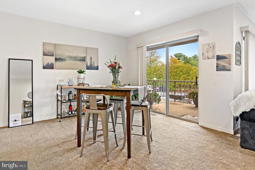 23 STONEHENGE CIRCLE 8