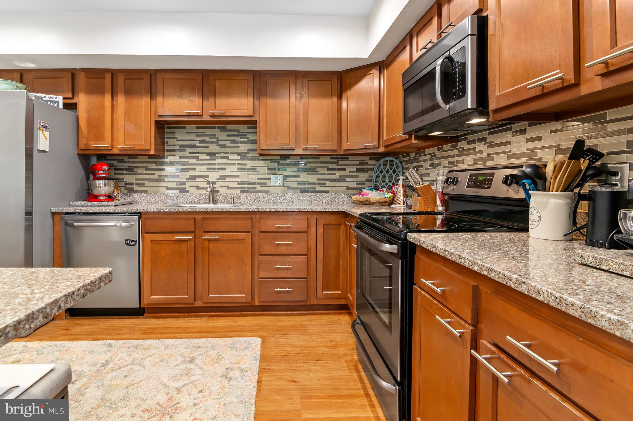 23 STONEHENGE CIRCLE 8