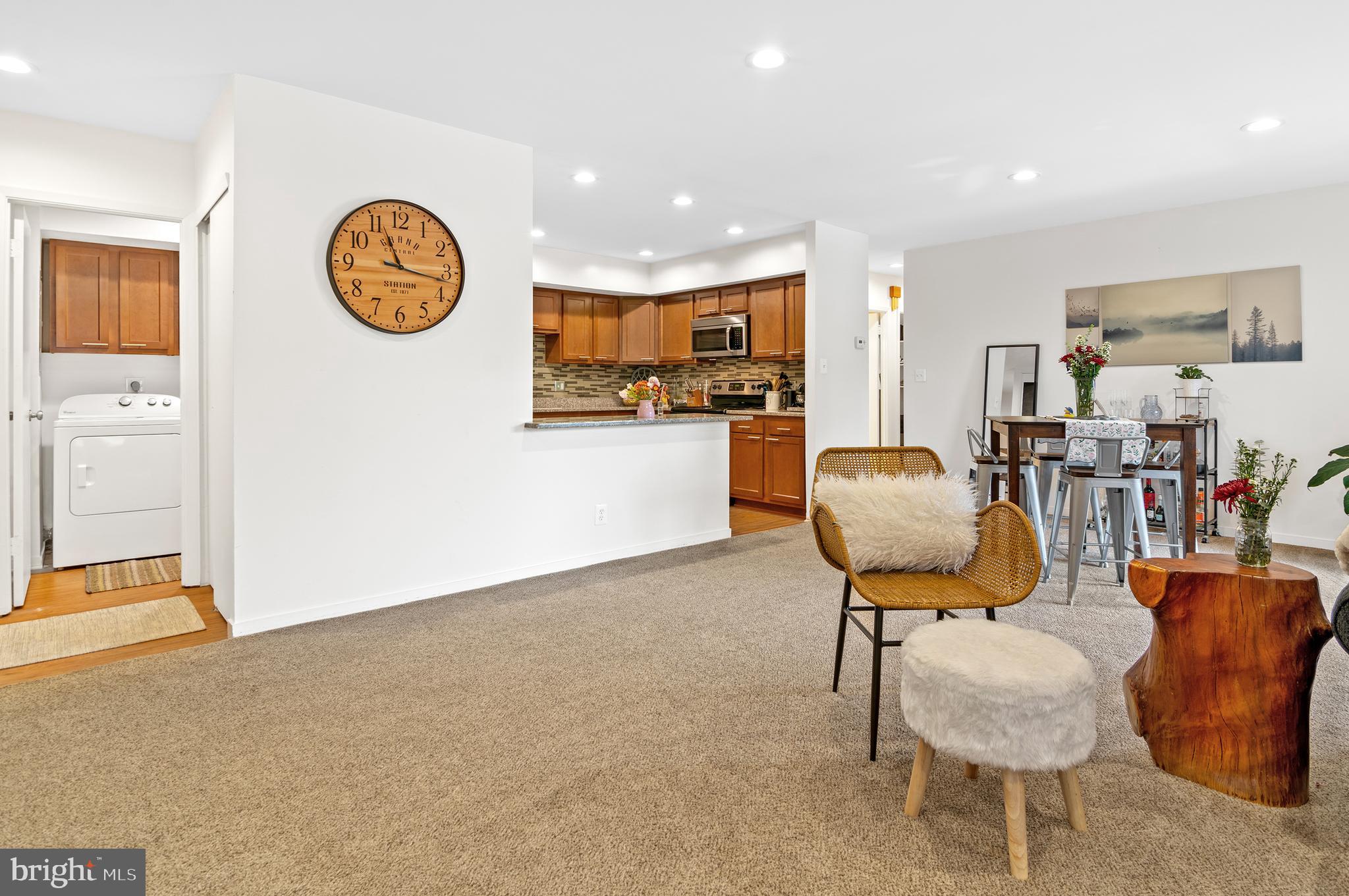 23 STONEHENGE CIRCLE 8