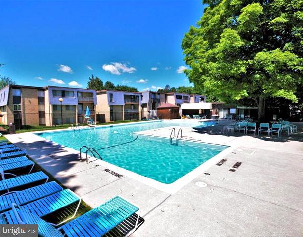 23 STONEHENGE CIRCLE 8