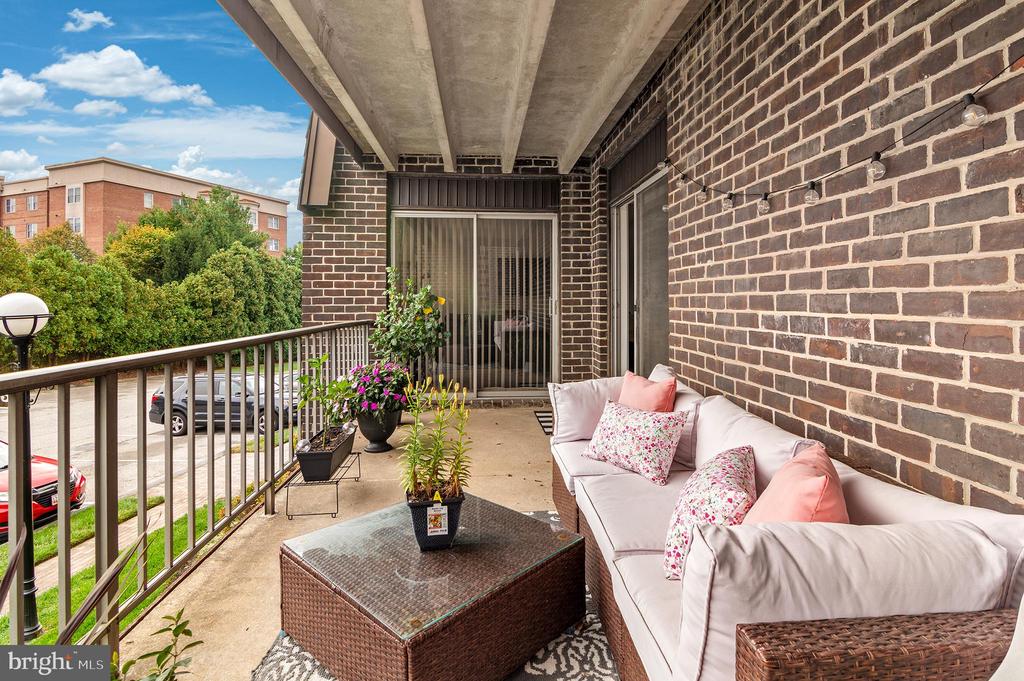 23 STONEHENGE CIRCLE 8