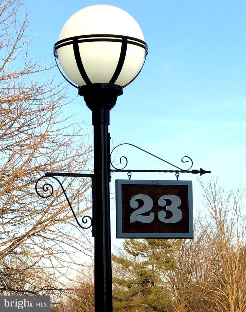 23 STONEHENGE CIRCLE 8