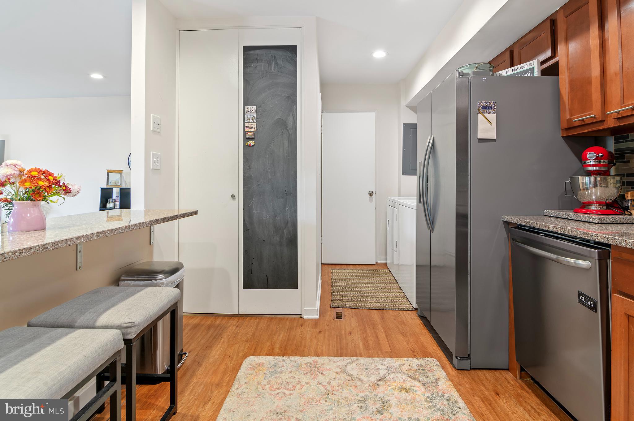 23 STONEHENGE CIRCLE 8