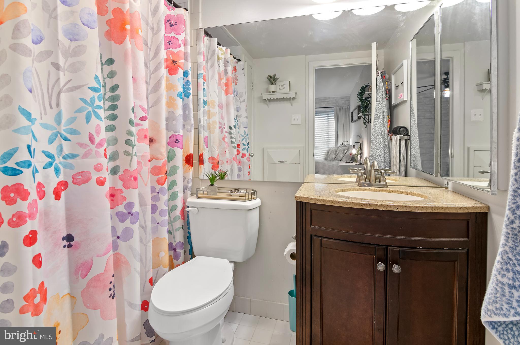 23 STONEHENGE CIRCLE 8