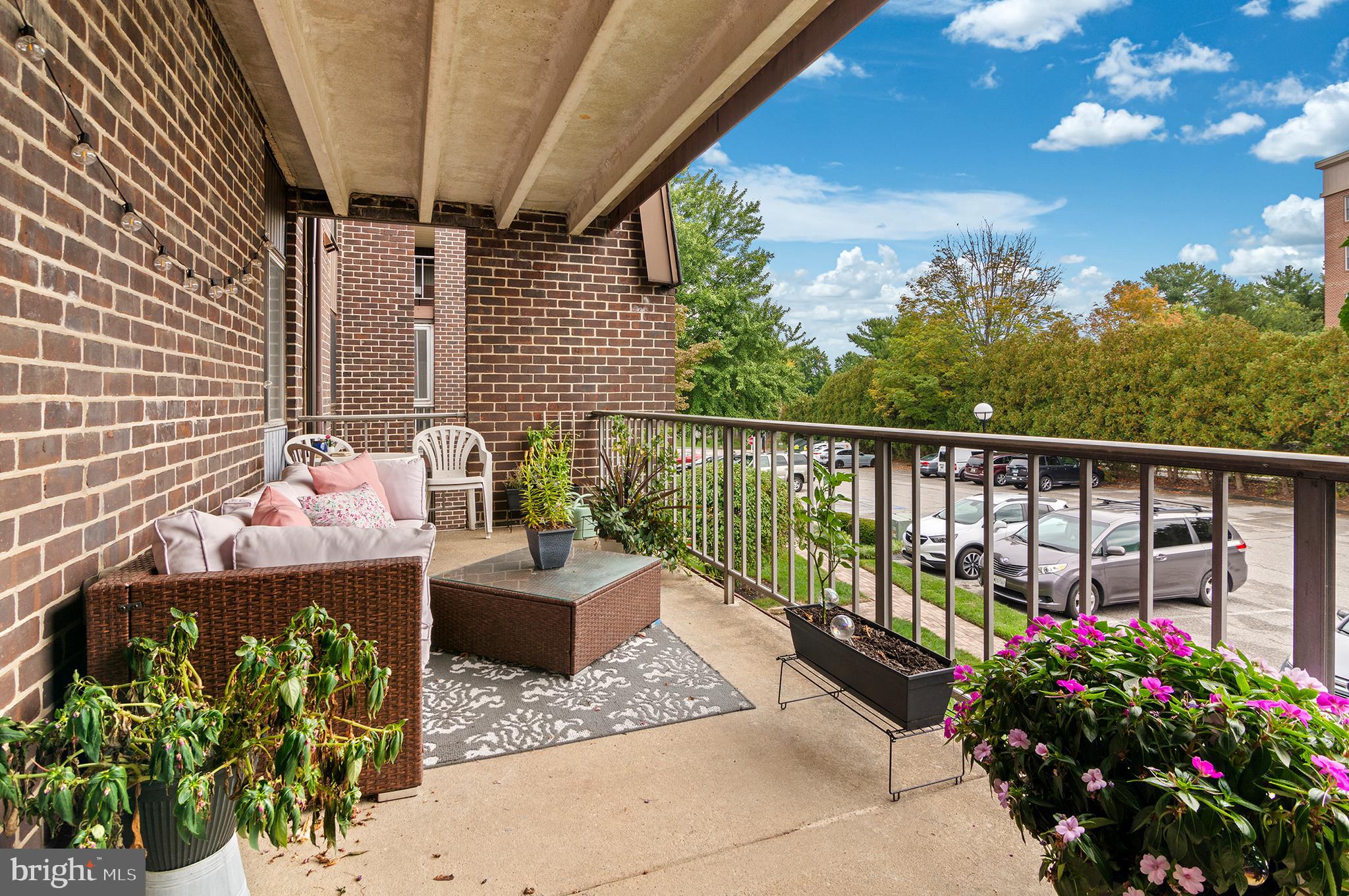 23 STONEHENGE CIRCLE 8