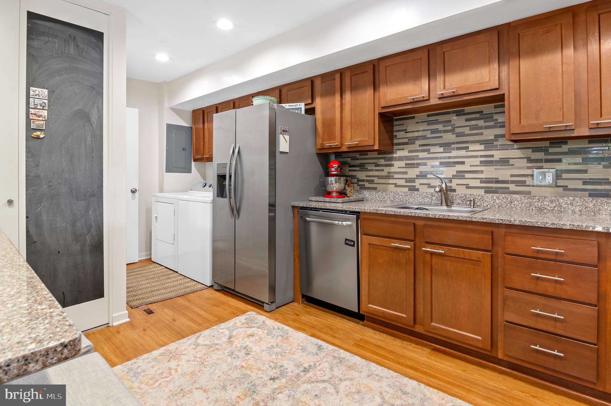 23 STONEHENGE CIRCLE 8