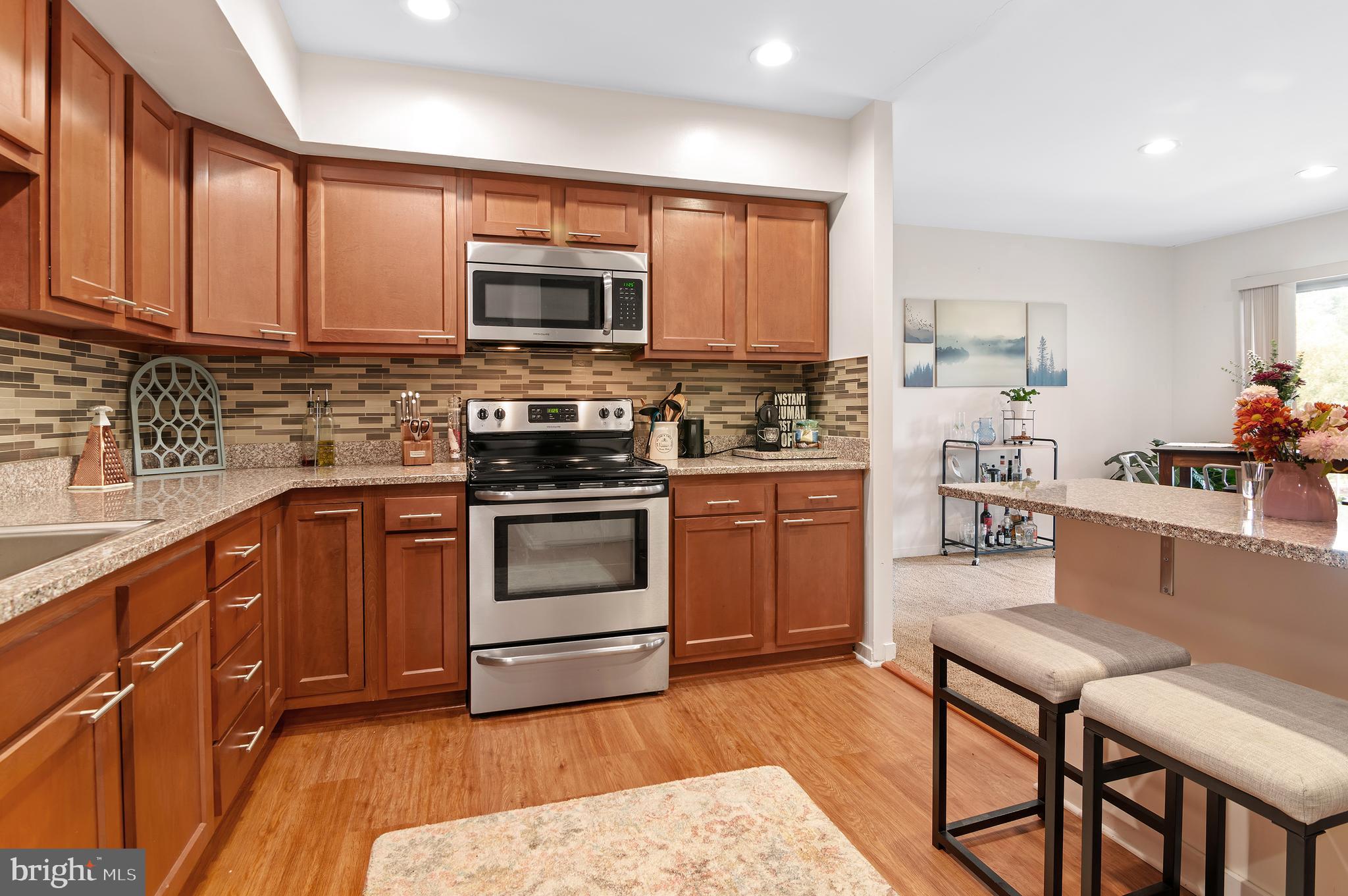 23 STONEHENGE CIRCLE 8