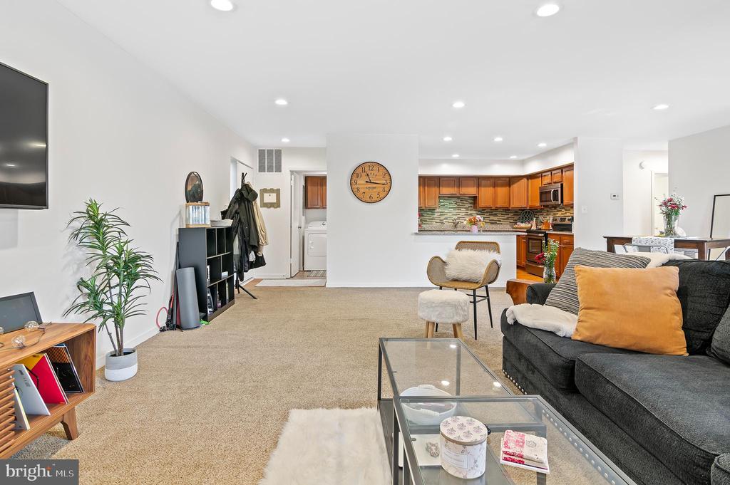 23 STONEHENGE CIRCLE 8
