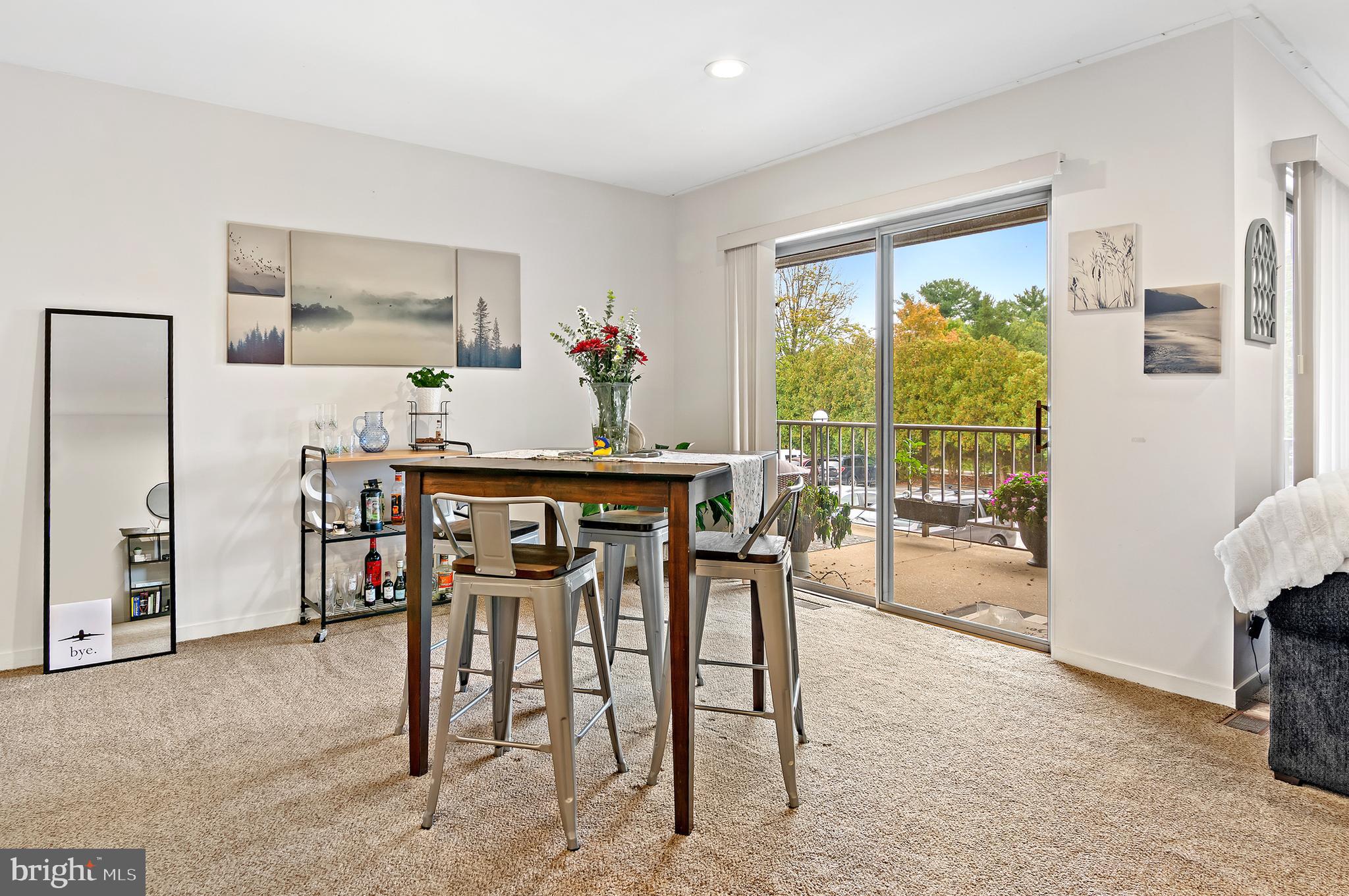 23 STONEHENGE CIRCLE 8