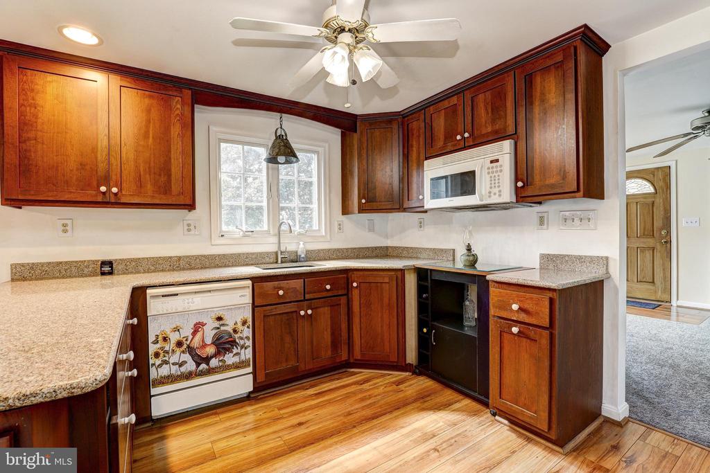 8 BEAU MONDES COURT