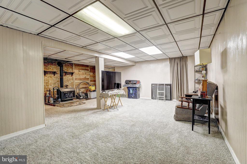 8 BEAU MONDES COURT