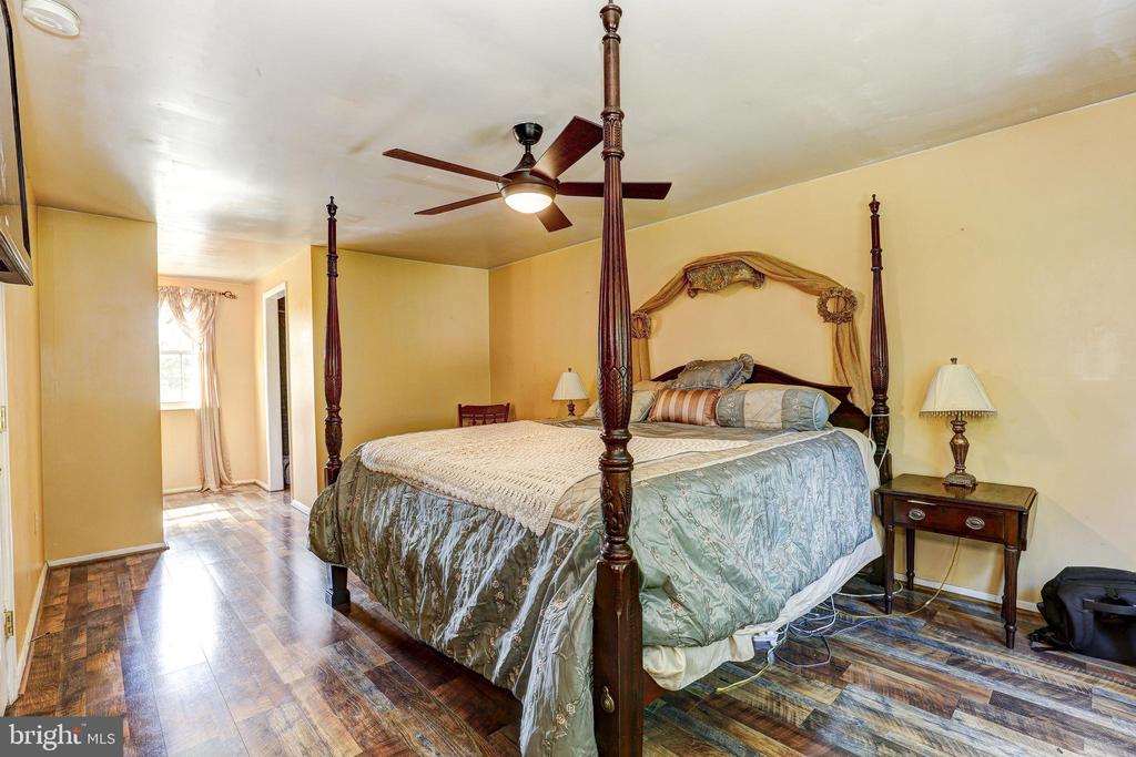 8 BEAU MONDES COURT