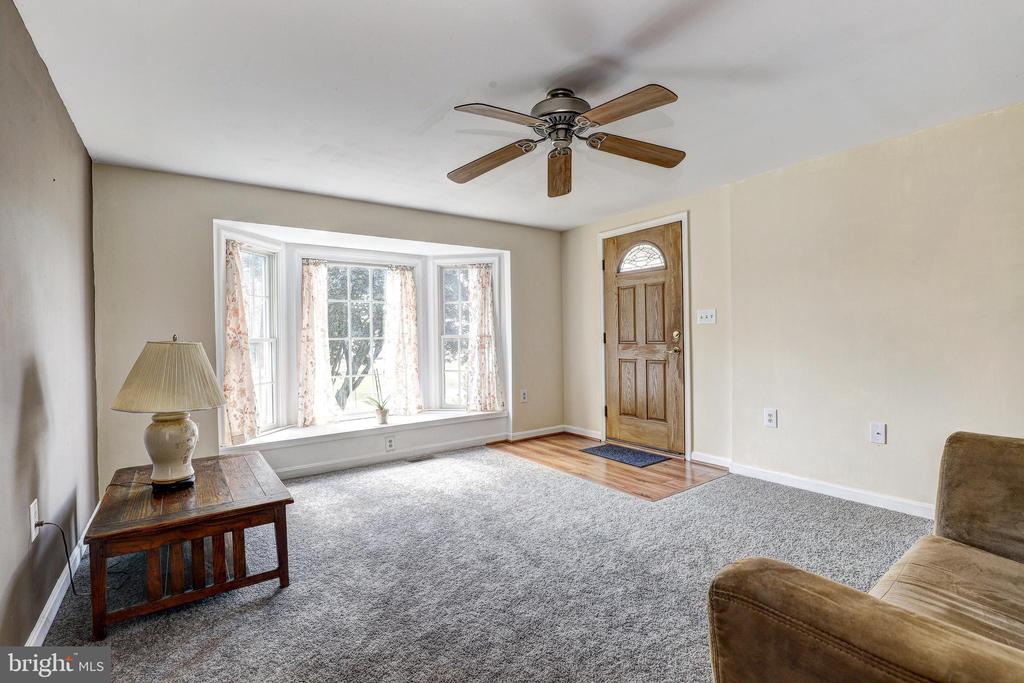 8 BEAU MONDES COURT