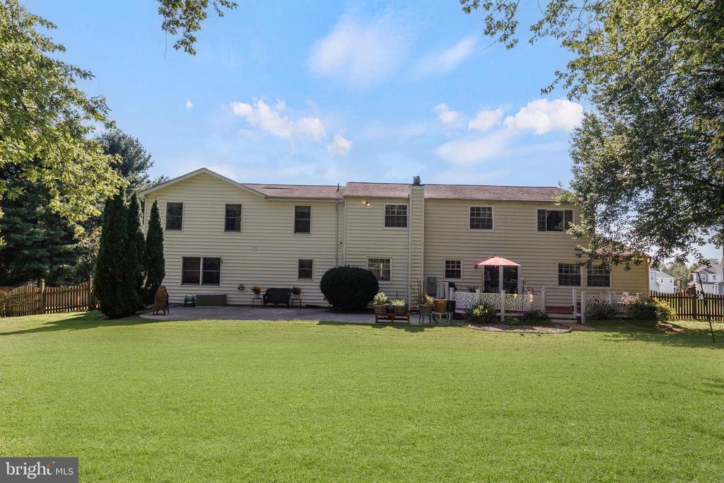 8 BEAU MONDES COURT