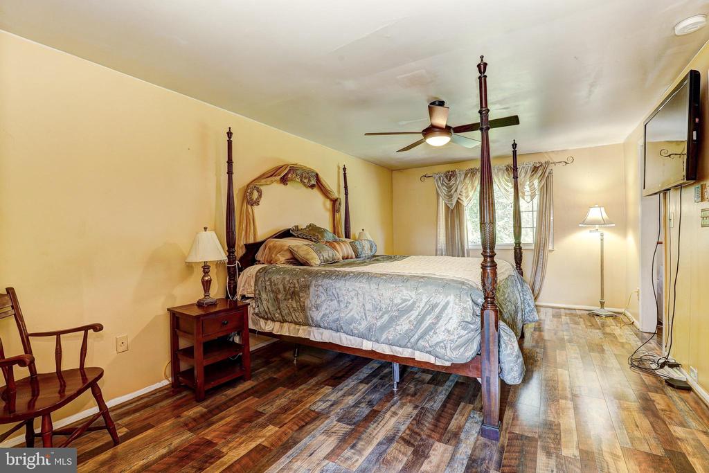 8 BEAU MONDES COURT