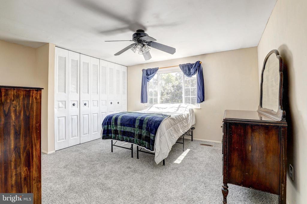 8 BEAU MONDES COURT