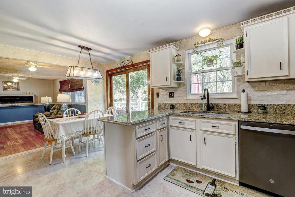 8 BEAU MONDES COURT