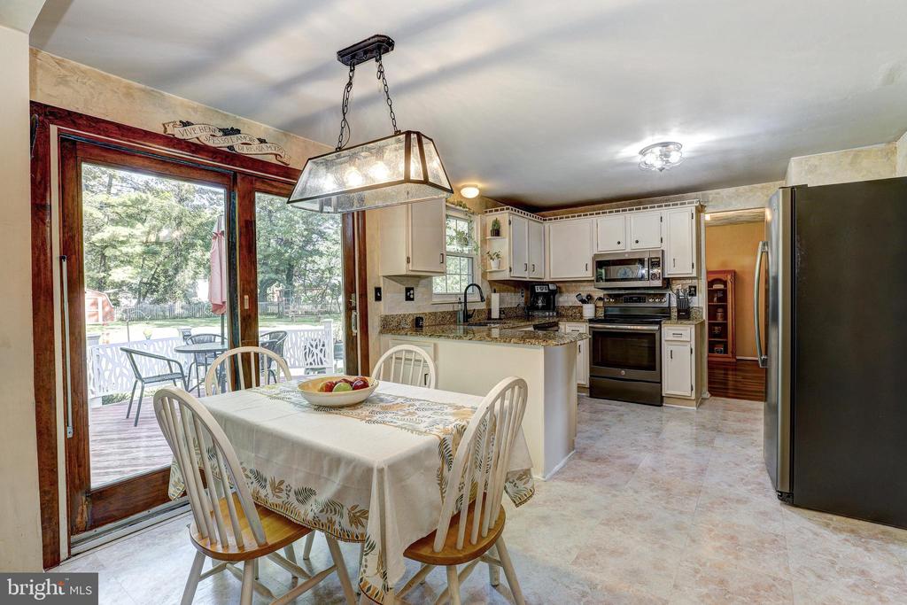 8 BEAU MONDES COURT