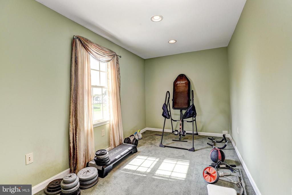 8 BEAU MONDES COURT