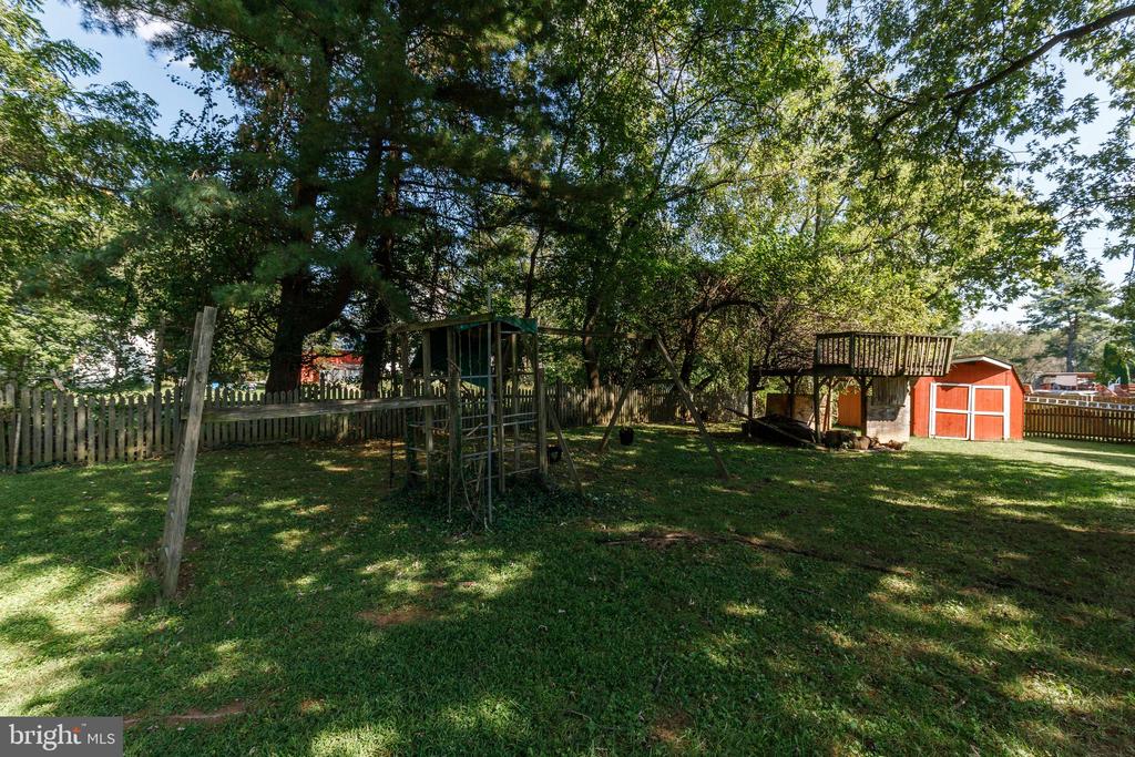 8 BEAU MONDES COURT