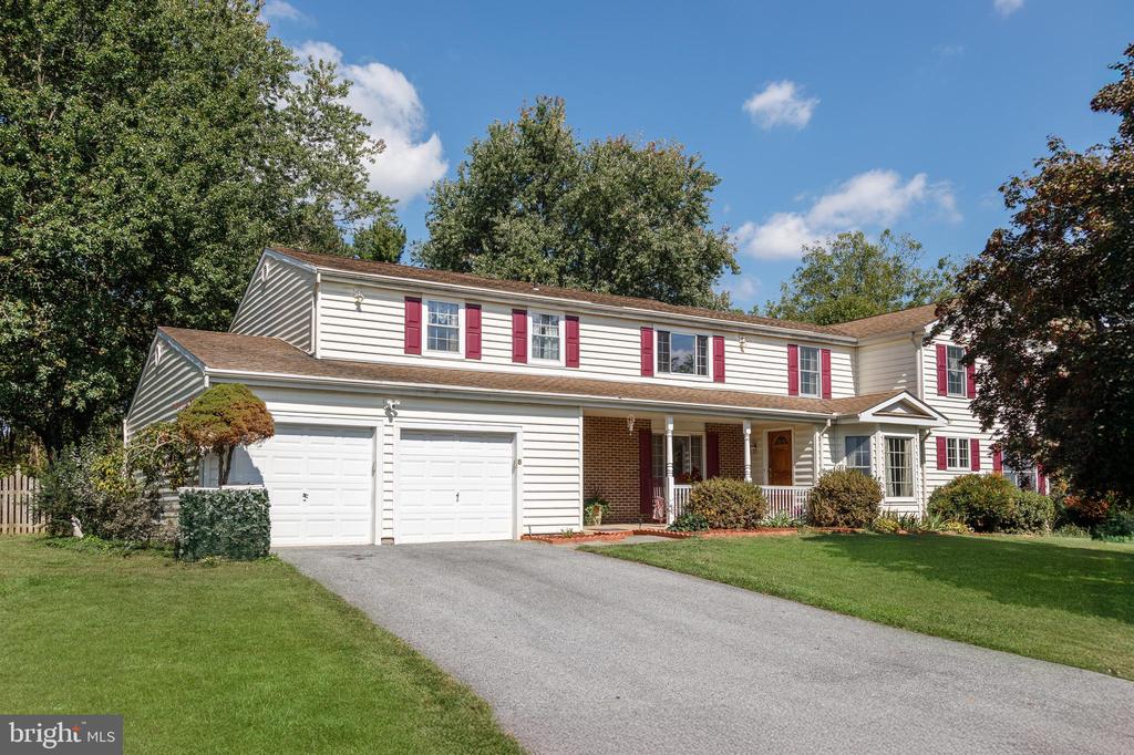 8 BEAU MONDES COURT