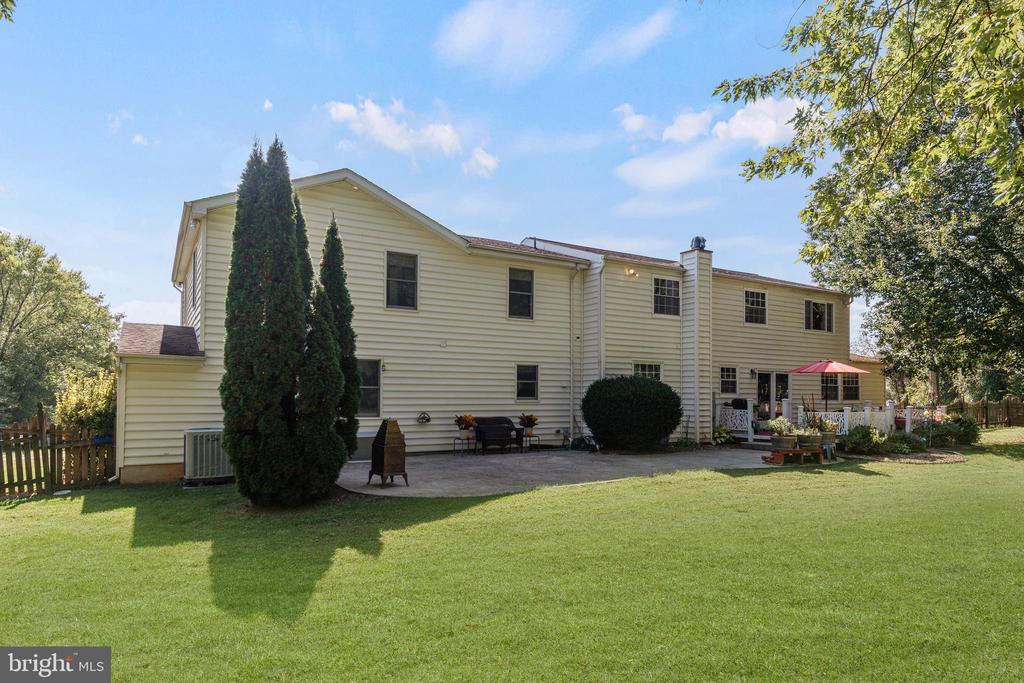 8 BEAU MONDES COURT
