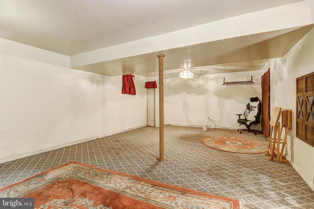 8 BEAU MONDES COURT