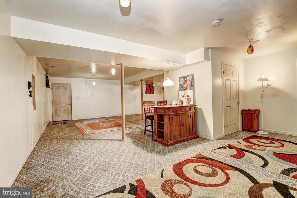 8 BEAU MONDES COURT