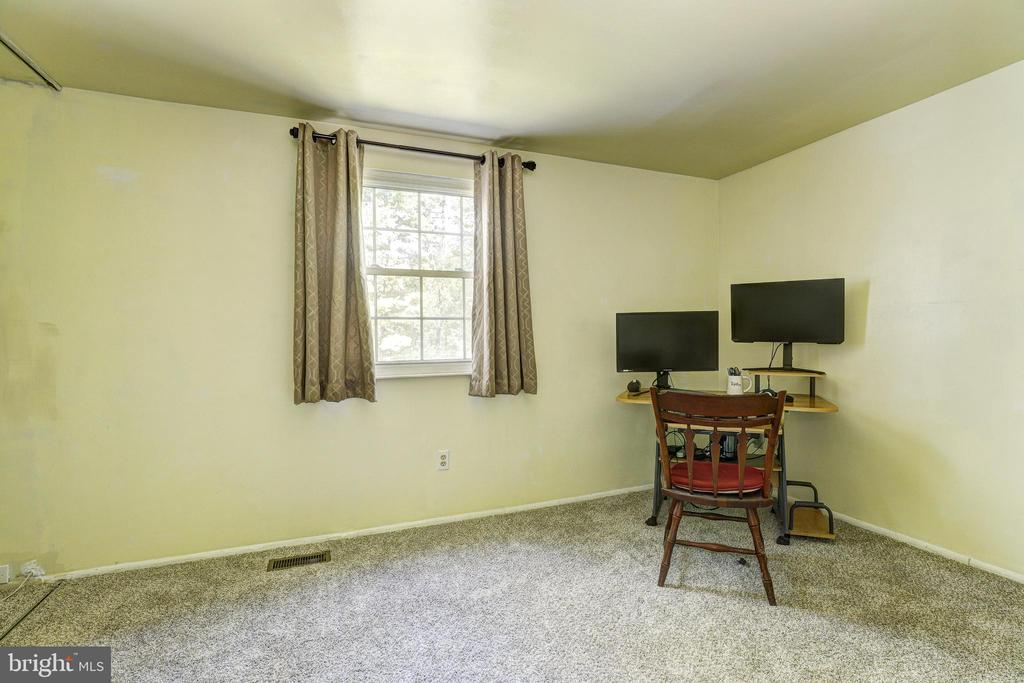 8 BEAU MONDES COURT