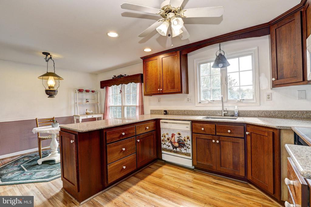 8 BEAU MONDES COURT