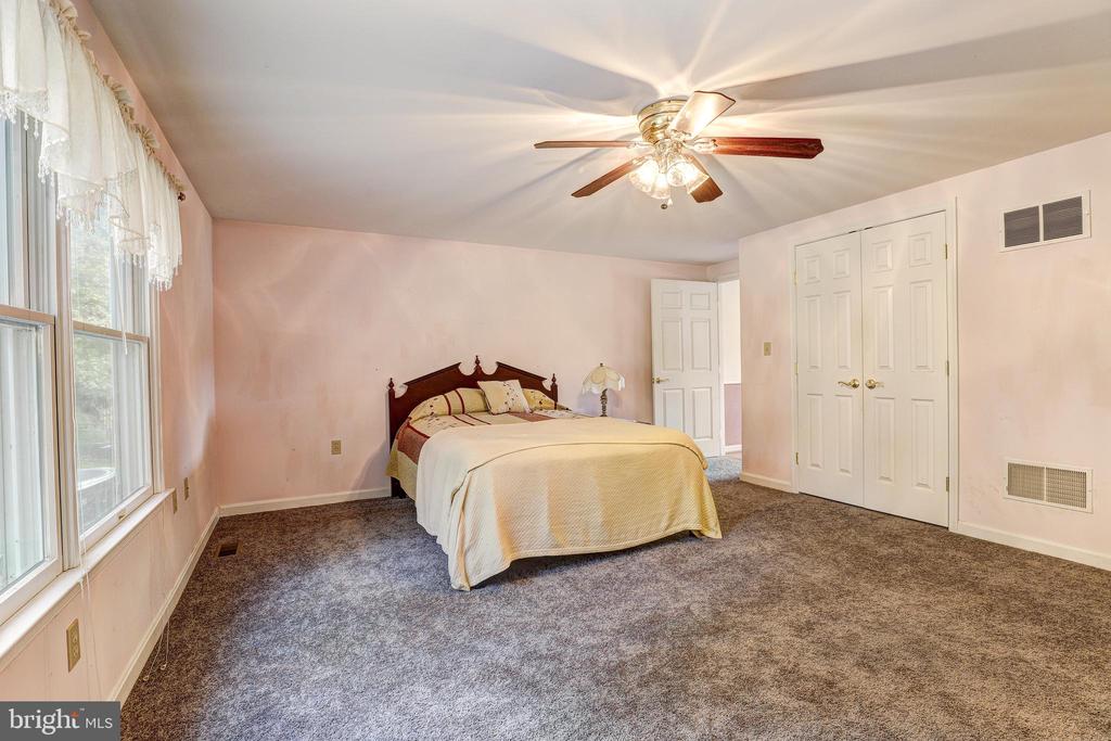8 BEAU MONDES COURT