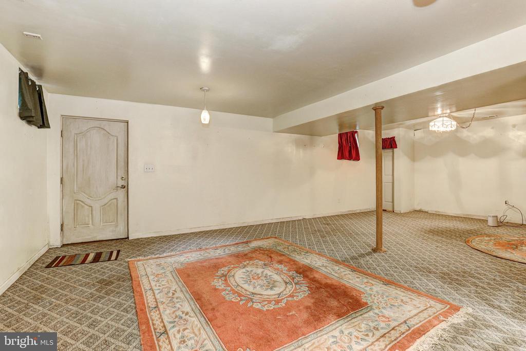 8 BEAU MONDES COURT