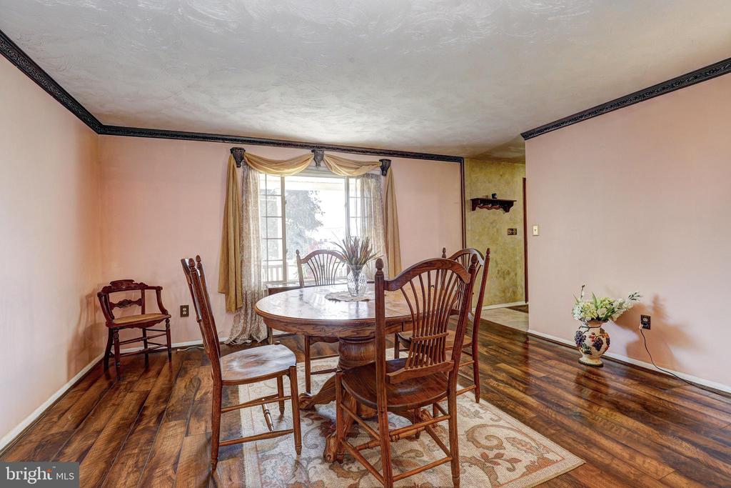 8 BEAU MONDES COURT