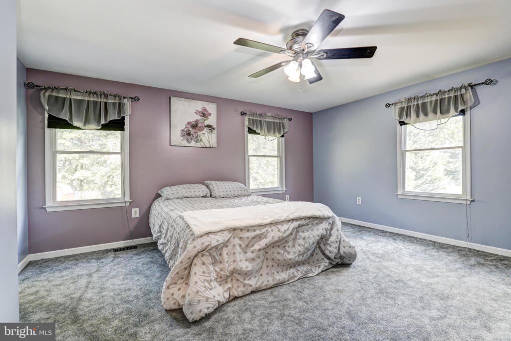 8 BEAU MONDES COURT