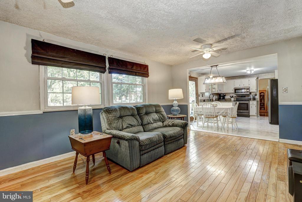 8 BEAU MONDES COURT