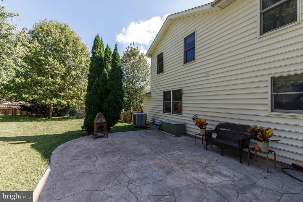 8 BEAU MONDES COURT