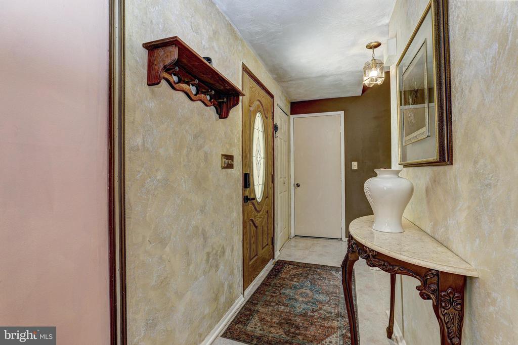 8 BEAU MONDES COURT