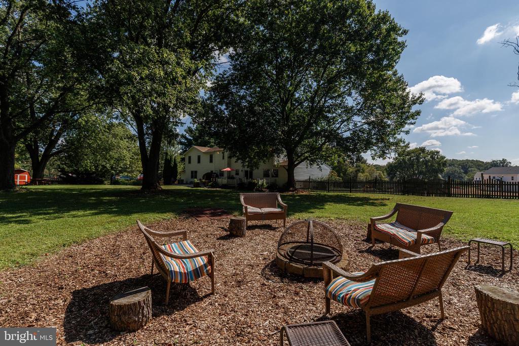 8 BEAU MONDES COURT