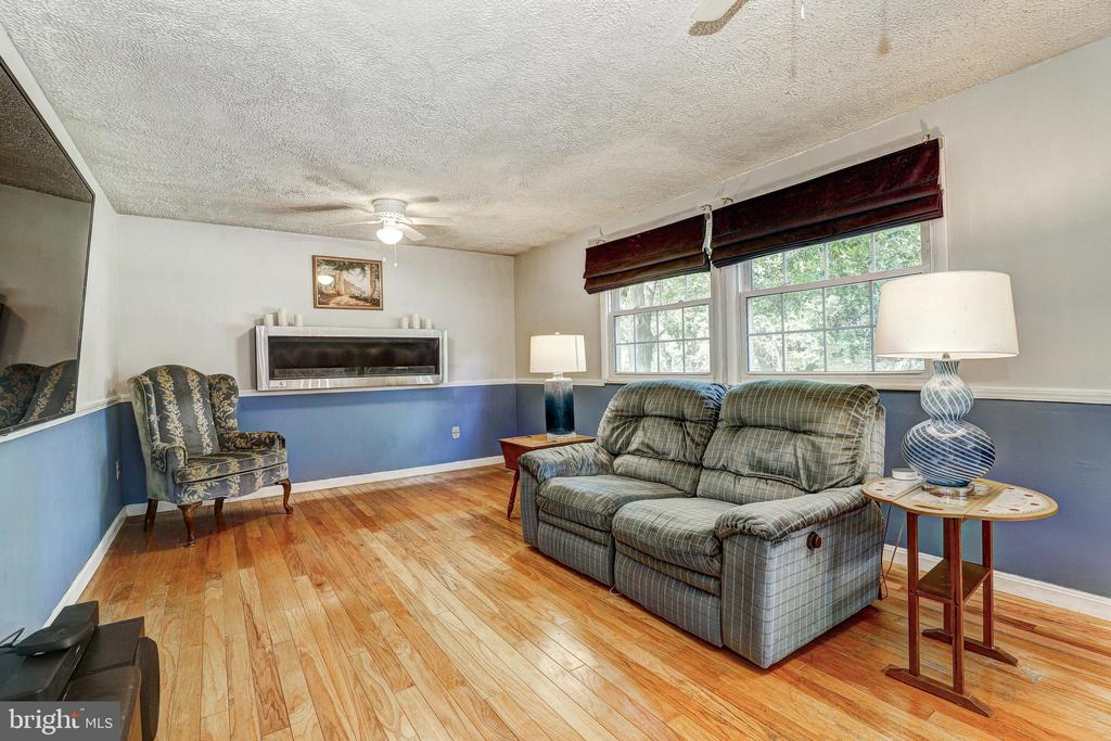 8 BEAU MONDES COURT
